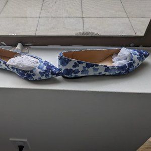 NWOT-Michael by Michael Kors Arianna Canvas Flats